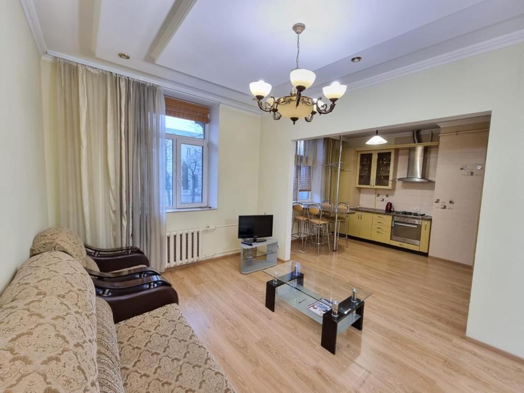 White New Apartments Ultracentral 2-Rooms In The Heart Chisinau Luaran gambar